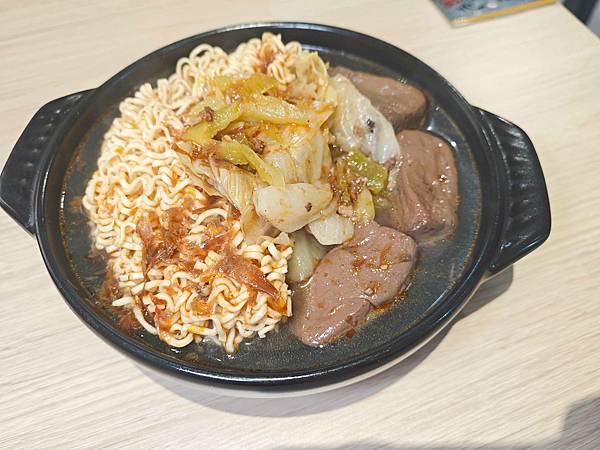 台北江麻辣鴨血臭豆腐 (21).jpg