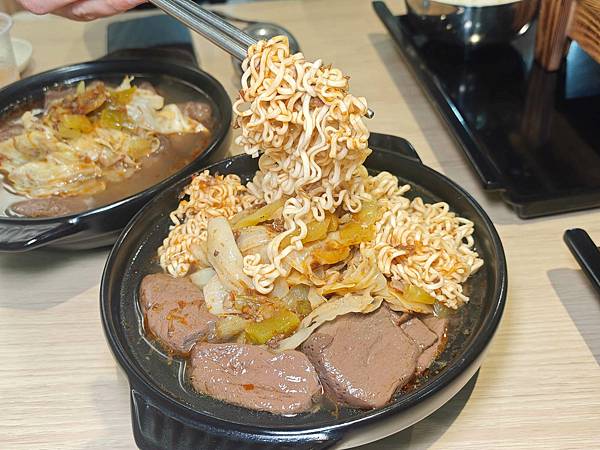 台北江麻辣鴨血臭豆腐 (31).jpg