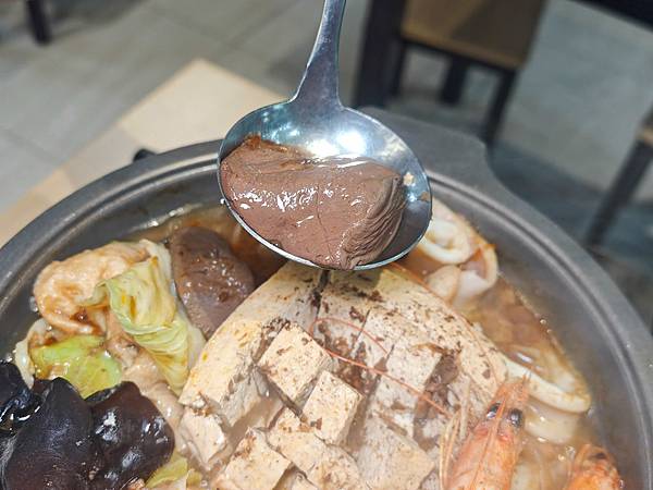 台北江麻辣鴨血臭豆腐 (35).jpg