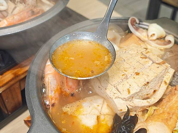 台北江麻辣鴨血臭豆腐 (39).jpg