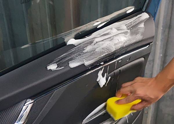 SOFT99車內萬用清潔劑+Roompia 超細清潔刷 (10).jpg