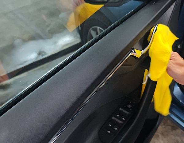 SOFT99車內萬用清潔劑+Roompia 超細清潔刷 (20).jpg