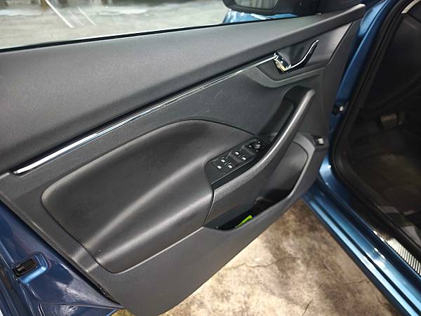 SOFT99車內萬用清潔劑+Roompia 超細清潔刷 (21).jpg