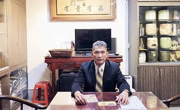 台南算命老師推薦莊穎超老師紫微八字合爐安祖先牌位000-min.jpg 台南算命老師推薦莊穎超老師紫微八字合爐安祖先牌位000-min.jpg