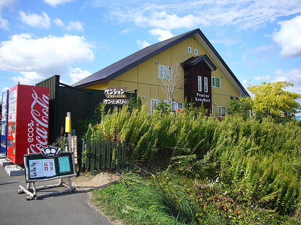 可以一邊用餐和觀賞ken & merry tree及美瑛平野風光的餐廰.JPG