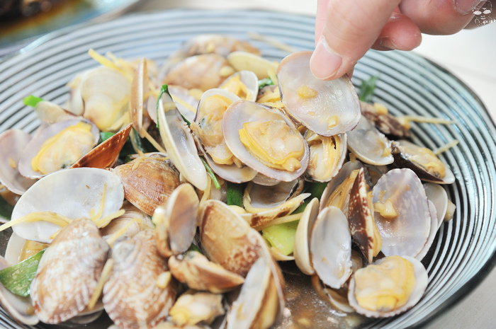 樂亞小食光，中式熱炒、海鮮料理，香噴噴上桌，吮指回味超滿足，