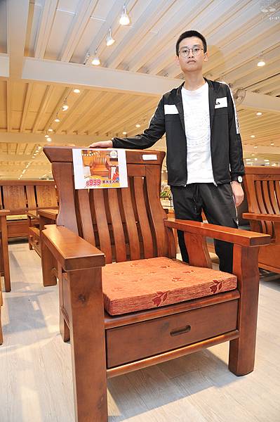 中友家具，台中家具推薦，擁有全台最大3000坪展示空間！品項