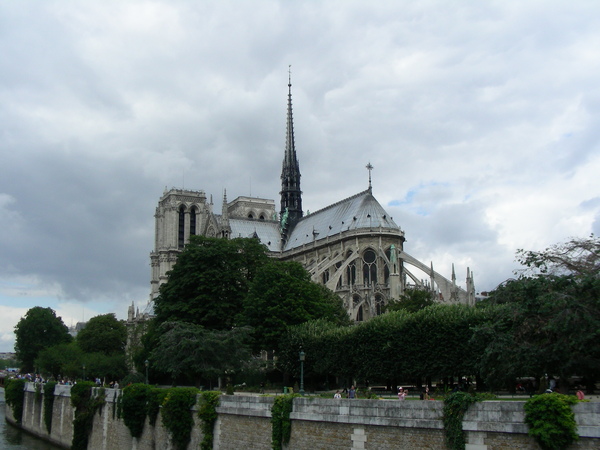 聖母院（巴黎真是移動的明信片）