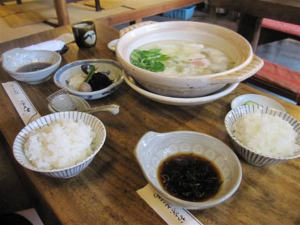 中午吃了非常非常非常清淡的湯豆腐餐點