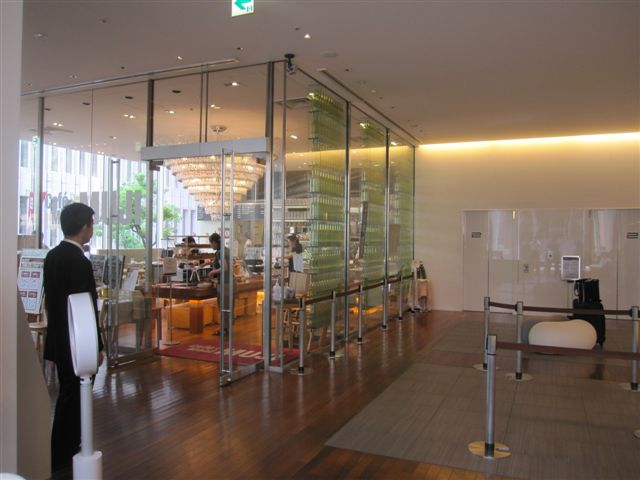 大廳旁有MUJI CAFE,早餐在這邊吃 大廳旁有MUJI CAFE,早餐在這邊吃