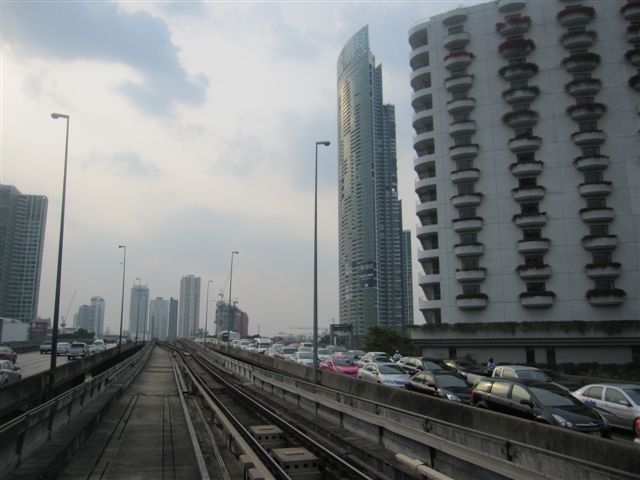 曼谷許多建築物也頗時尚 曼谷許多建築物也頗時尚