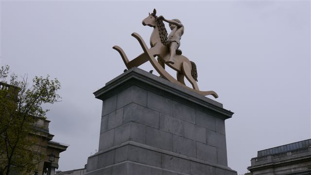 Trafalgar Square出現了可愛的雕像 Trafalgar Square出現了可愛的雕像
