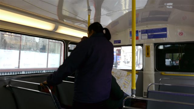 坐到老式公車還有車掌 坐到老式公車還有車掌