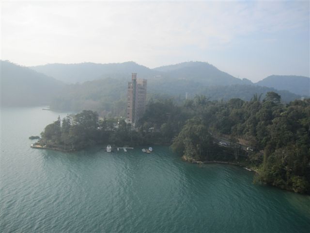 雖然是山景房不過還是可以看到一點點日月潭 雖然是山景房不過還是可以看到一點點日月潭