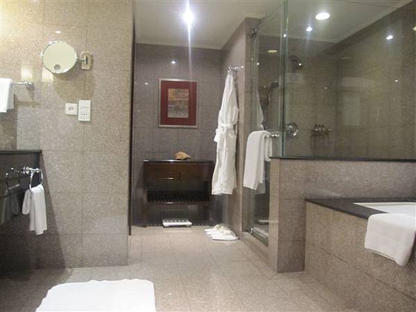 換到Junior Suite,浴室整個大很多 換到Junior Suite,浴室整個大很多