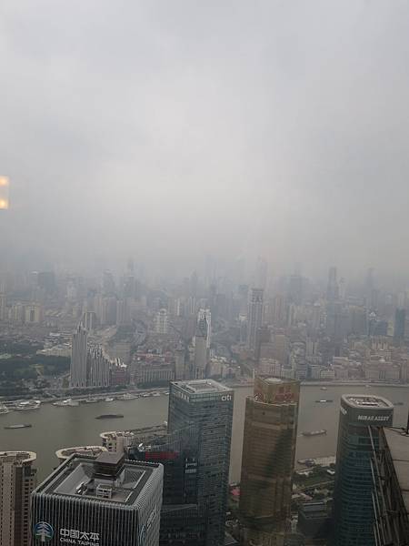 可惜天氣不好,不然83F拍出去勢必壯觀 可惜天氣不好,不然83F拍出去勢必壯觀