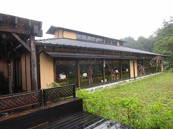 餐廳可眺望湖景 餐廳可眺望湖景