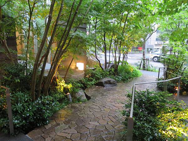 小巷內的庭園造景 小巷內的庭園造景