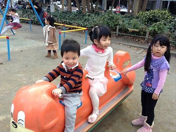 有另一個小朋友想加入 有另一個小朋友想加入