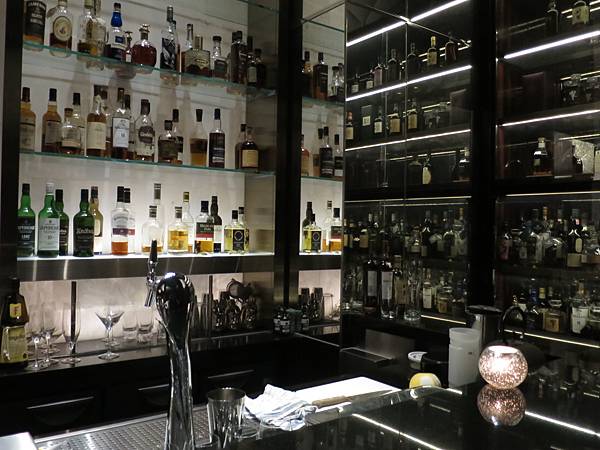 The Bar illumiid The Bar illumiid