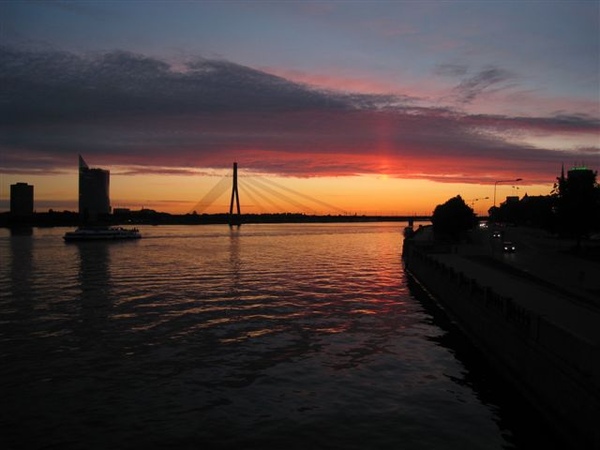 夕陽在Dougava河上 夕陽在Dougava河上
