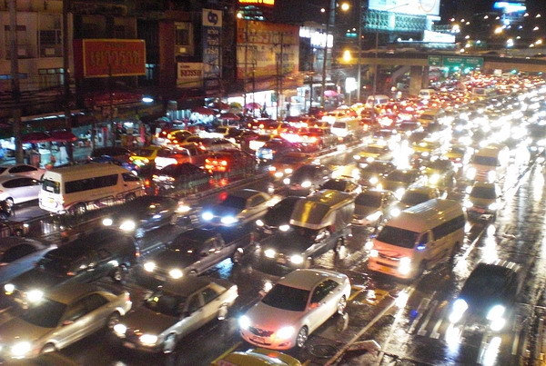 traffic on pahonyothin rush hour traffic on pahonyothin rush hour