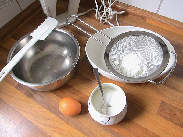 草莓鮮奶油卷 1.JPG