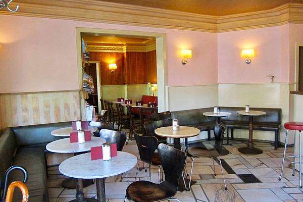  Café Unter den Linden 1.jpg