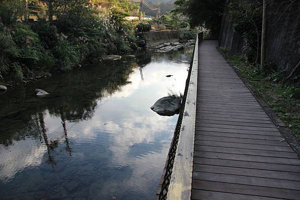 1129石碇烏塗窟步道 (35).JPG