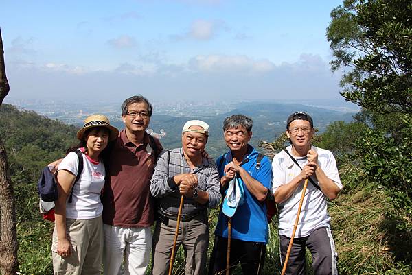 1031芎林飛鳳山、新埔文山國小百年香楓 (57).JPG