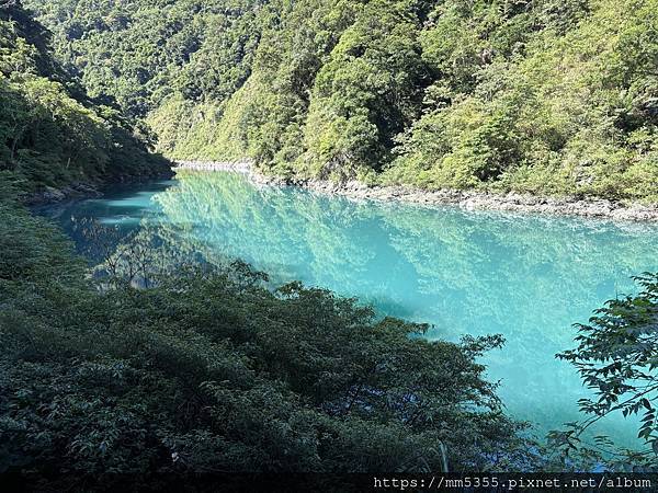 烏來信賢步道及湛綠內洞水色--1141004