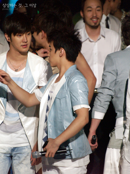 090612KBS2T MusicBank 07-2.jpg