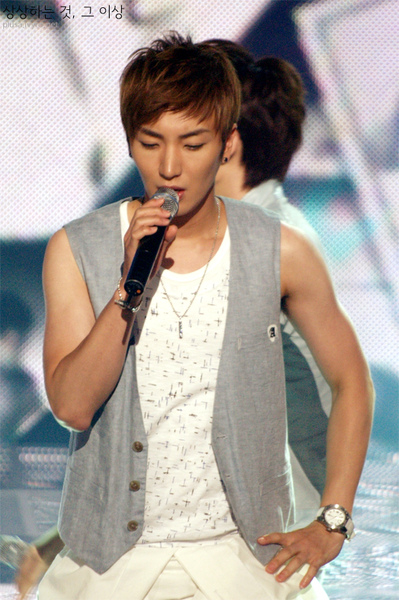 090612KBS2T MusicBank 01.jpg