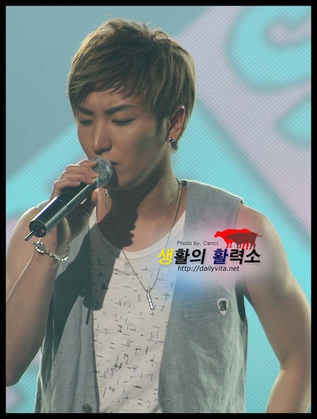 090612KBS2T MusicBank 01-1.jpg