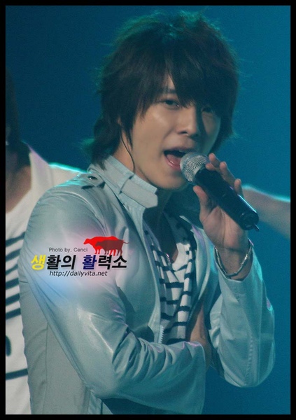 090612KBS2T MusicBank 09-1.jpg