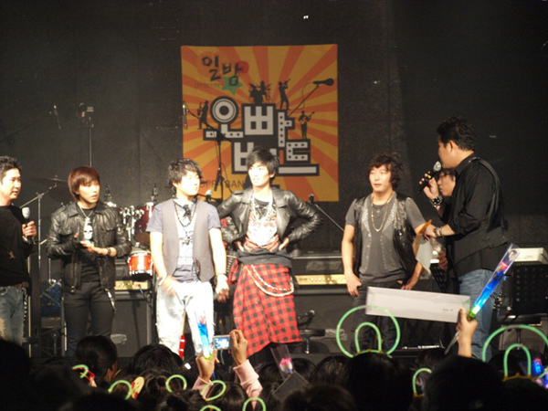 091005 弘大公演02.jpg