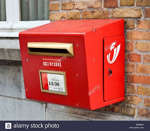 postbox-with-collection-time-in-belgium-europe-BD58NP.jpg