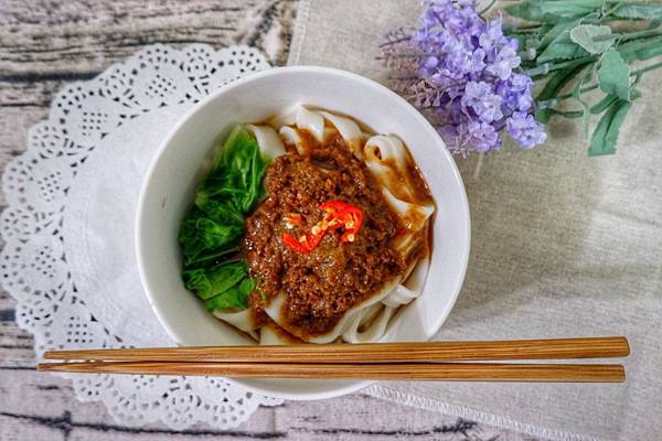 在家也可以吃美食,辣醬麵