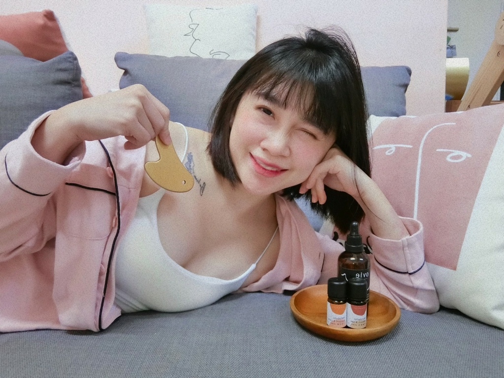 LINE_ALBUM_20221216_221216_15.jpg 每天10分鐘以按摩做胸部保養,能有效改善上胸無肉問題