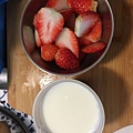 草莓牛奶備料