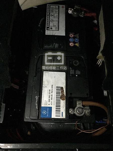 賓士原廠電瓶.jpg 賓士原廠電瓶.jpg