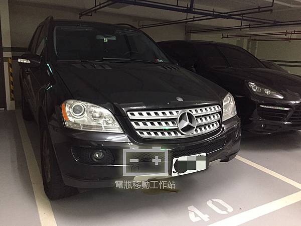 ML350電瓶更換.jpg ML350電瓶更換.jpg