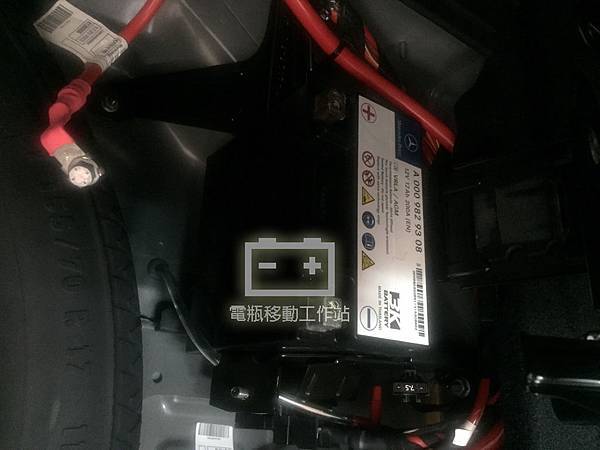 W212原廠輔助電瓶.jpg W212原廠輔助電瓶.jpg