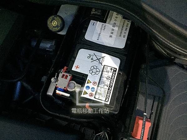 賓士原廠AGM電瓶.jpg 賓士原廠AGM電瓶.jpg