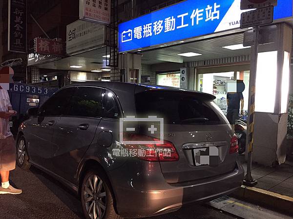 BENZ賓士B200.jpg