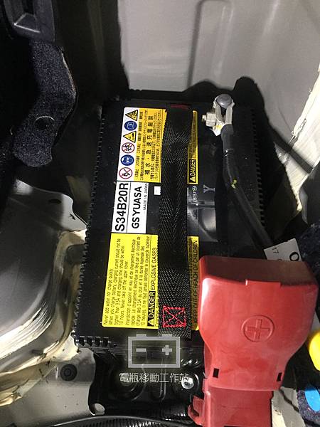 CT200H原廠電瓶GS-YUASA電瓶AGM.jpg CT200H原廠電瓶GS-YUASA電瓶AGM.jpg