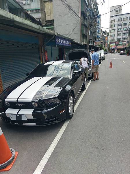 FORD野馬電瓶更換.jpg FORD野馬電瓶更換.jpg