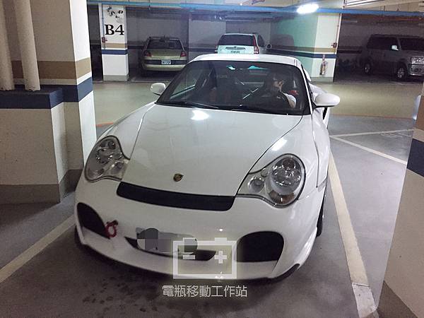 PORSCHE＿996更換電瓶.jpg