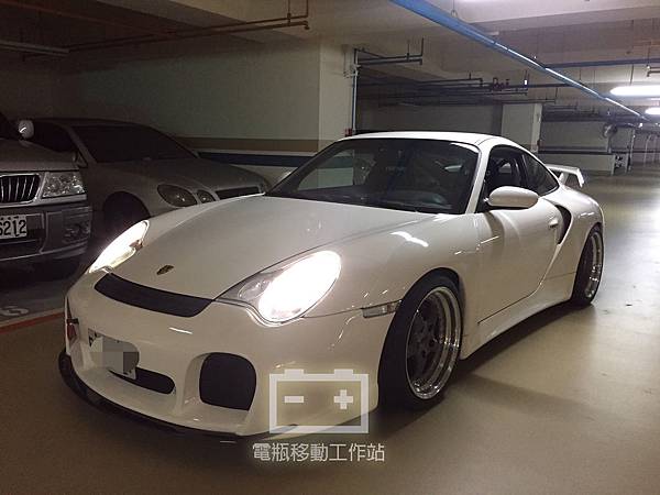 PORSCHE保時捷911電瓶更換.jpg