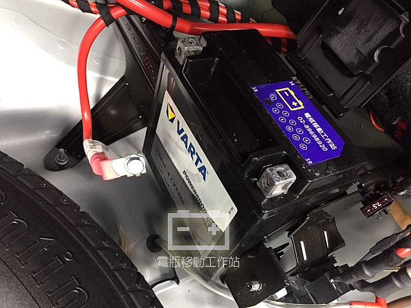 W212輔助電池更換.jpg W212輔助電池更換.jpg